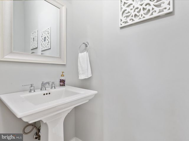 $2,300,000 | 4007 Chesterbrook Road, Arlington, VA 22207