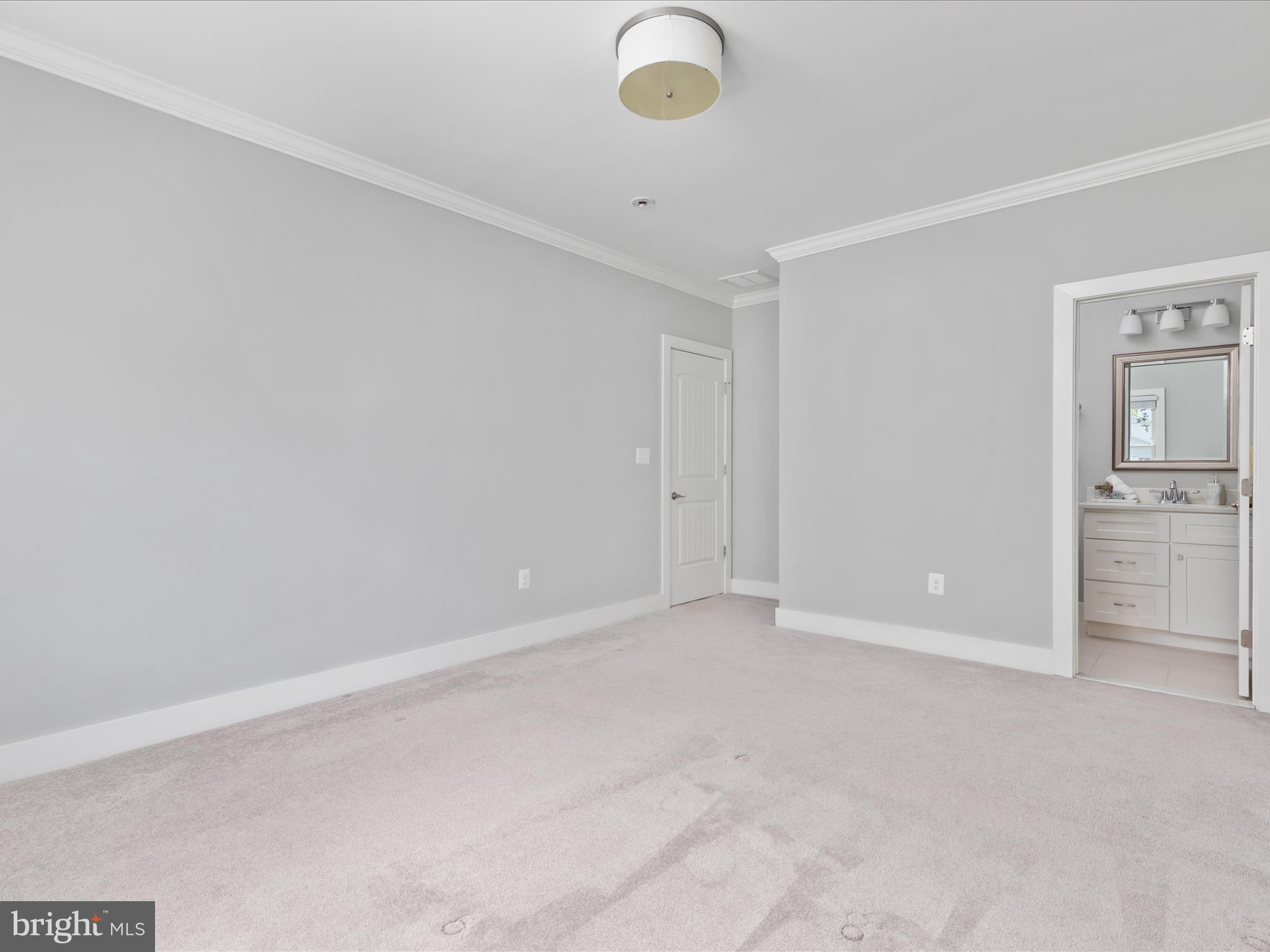 4007 Chesterbrook Road Arlington, VA 22207 - Photo 37 of 70 Upper Level Bedroom 2 - Ensuite Bath