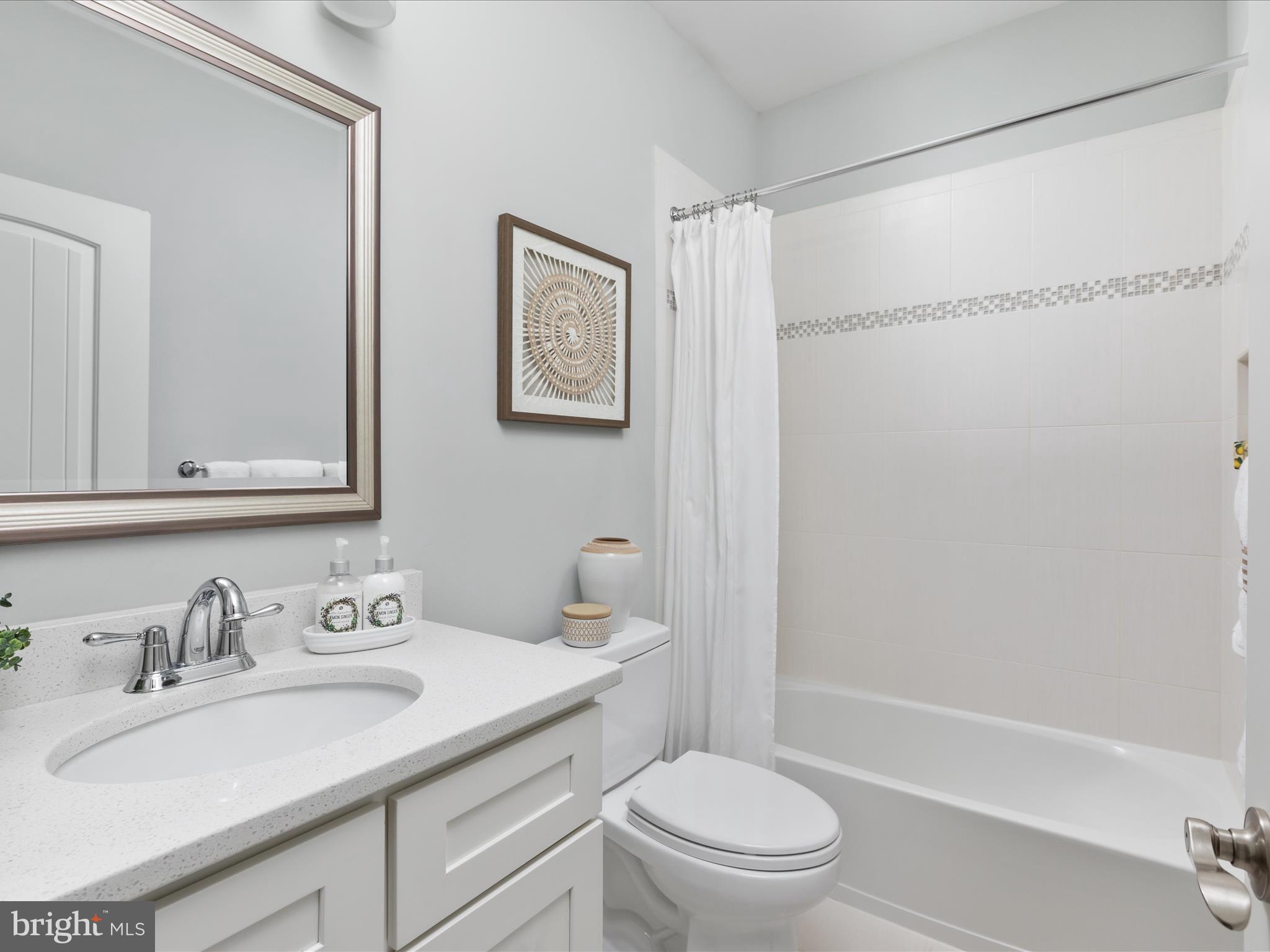 4007 Chesterbrook Road Arlington, VA 22207 - Photo 44 of 70 Upper Level Bedroom 4 - Ensuite Full Bath