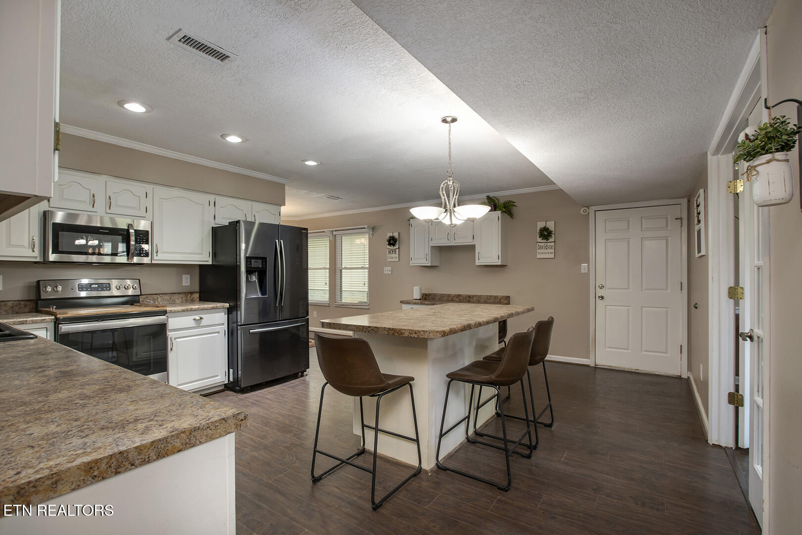 145 Van Stowe Road Harriman, TN 37748 - Photo 16 of 60 16_VanStoweRoad_145_Kitchen01