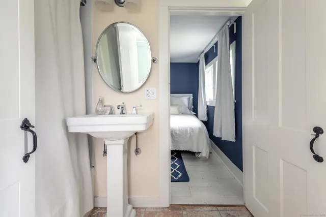 a en suite bathroom with a sink and mirror