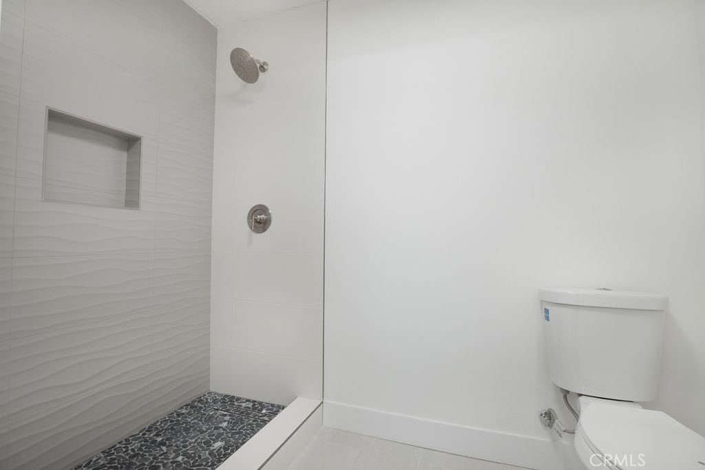 13 Brookmont, Unit 60 Irvine, CA 92604 - Photo 20 of 24 a bathroom with a sink and toilet