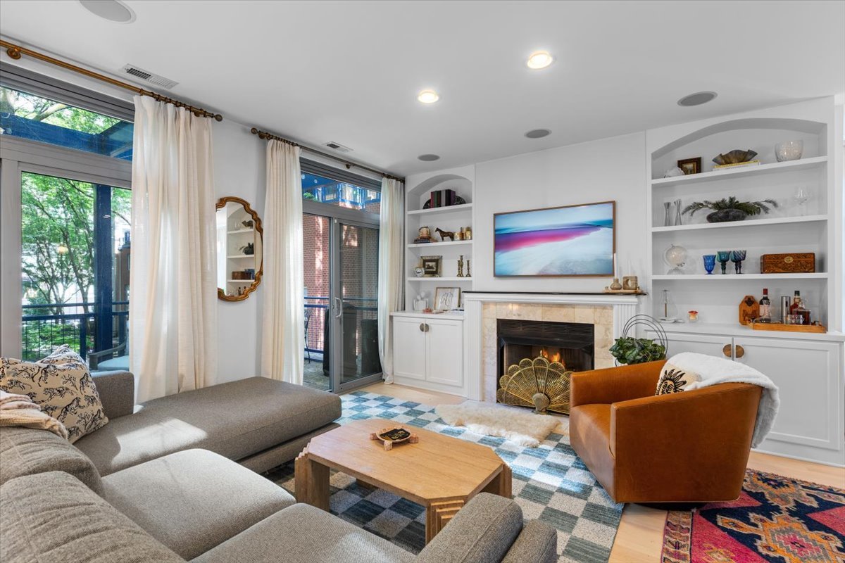 23 North Racine Avenue, Unit 424 Chicago, IL 60607 - Photo 4 of 19