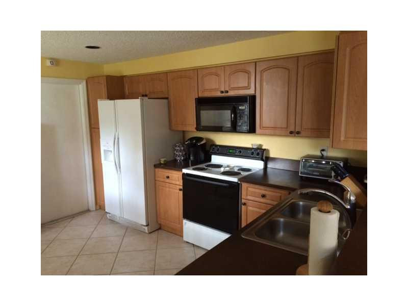 1518 Coronado Road, Unit 635 Weston, FL 33327 - Photo 3 of 12 Kitchen