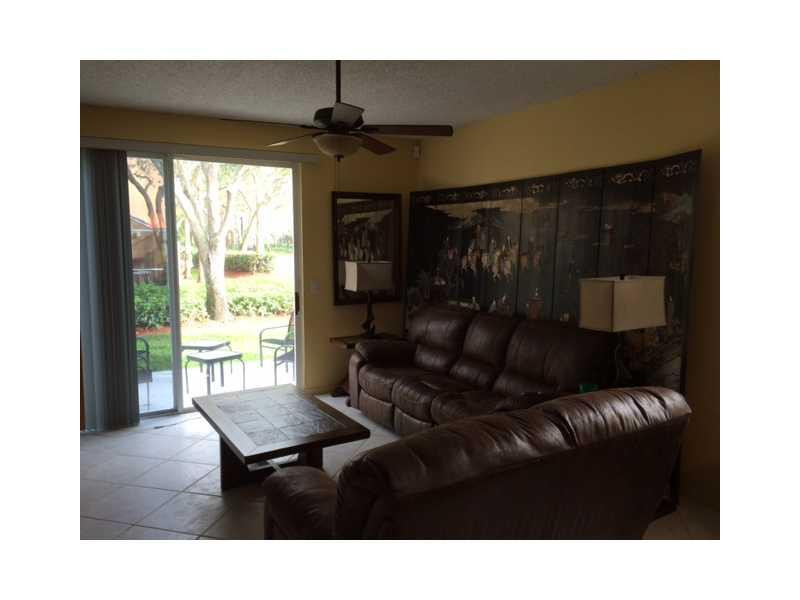 1518 Coronado Road, Unit 635 Weston, FL 33327 - Photo 8 of 12 Living Room