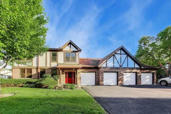 $265,000 | 306 Carriage Way, Unit 2C, Bloomingdale, IL 60108