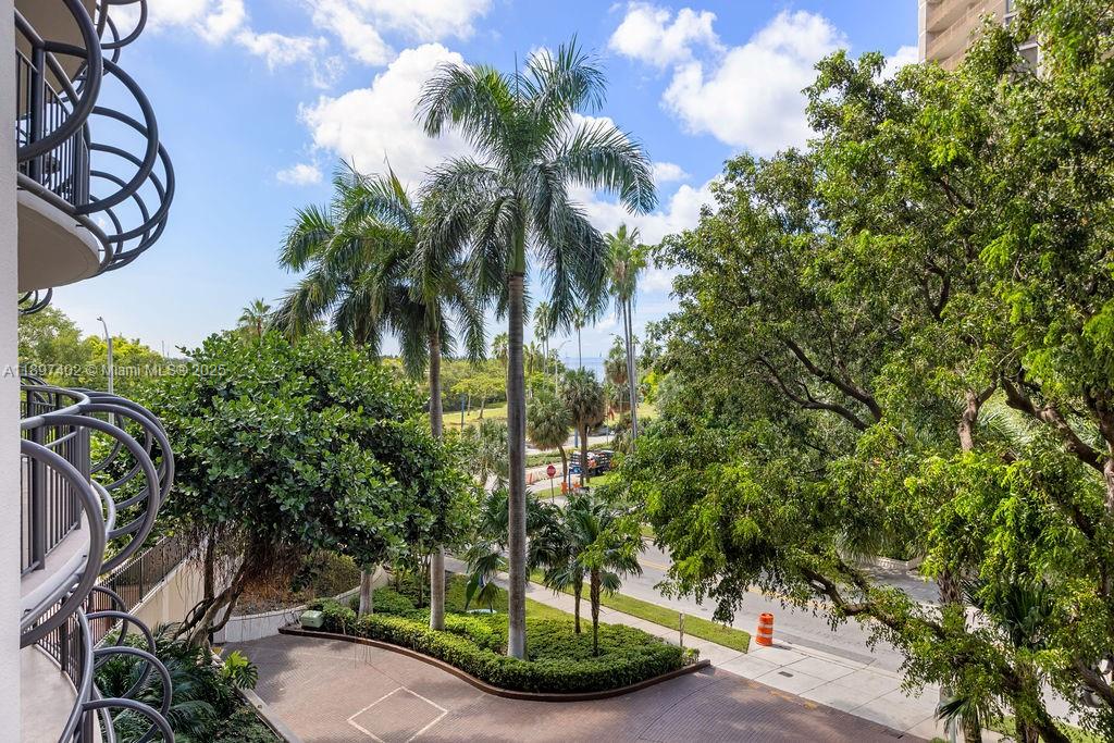 2843 South Bayshore Drive, Unit 4B Miami, FL 33133 - Photo 16 of 25 a view of a backyard