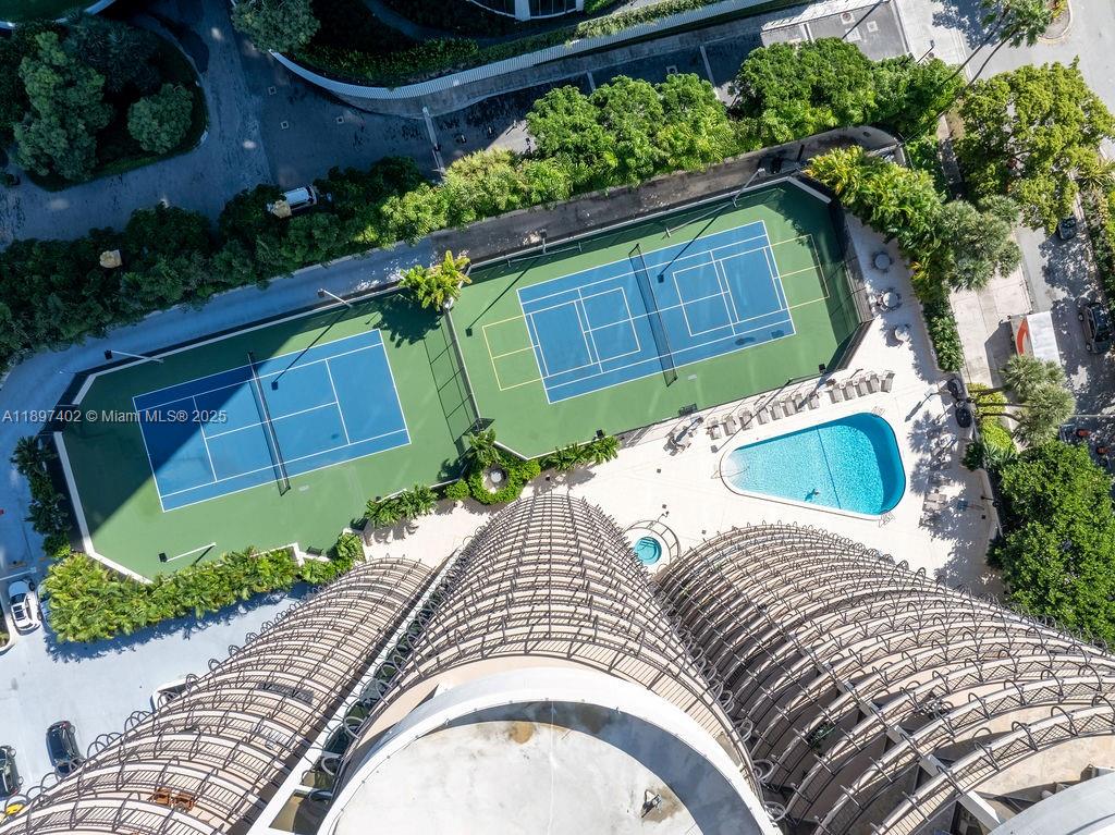 2843 South Bayshore Drive, Unit 4B Miami, FL 33133 - Photo 18 of 25 a view of outdoor space and yard