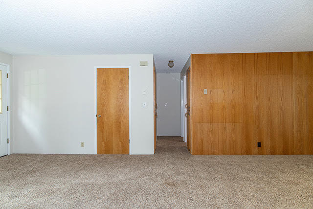 6141 New Hope Road Grants Pass, OR 97527 - Photo 11 of 49 hallway