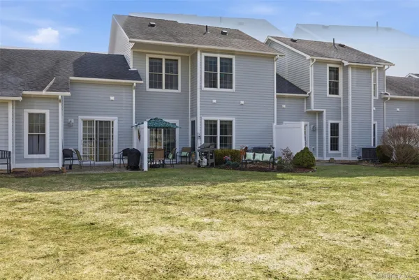 $685,000 | 324 Ivy Trail, Rhinebeck, NY 12572