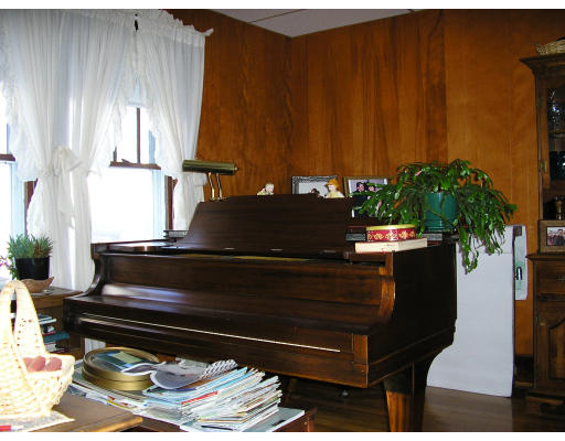 42 Strathmore Road Methuen, MA 01844 - Photo 7 of 8 Gallery Image 7