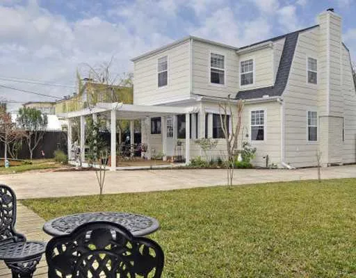 front view of house with a yard