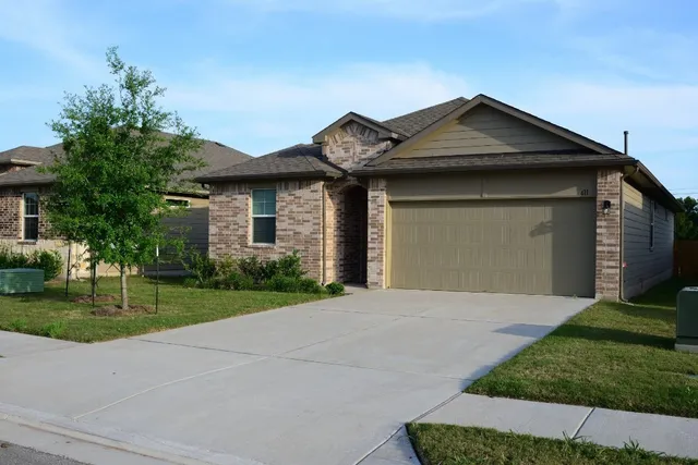 $2,300 | 611 Bluffview Drive, Bastrop, TX 78602