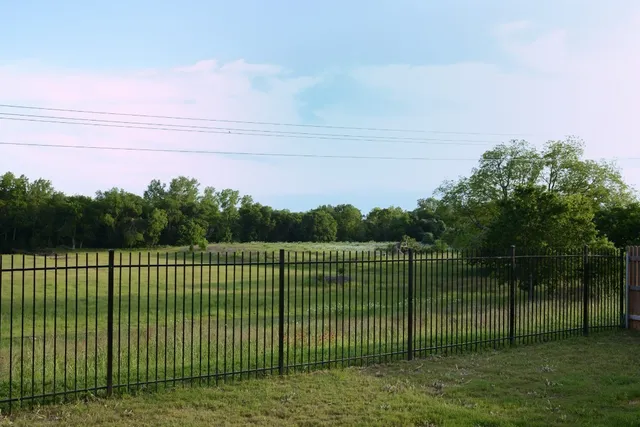 $2,300 | 611 Bluffview Drive, Bastrop, TX 78602