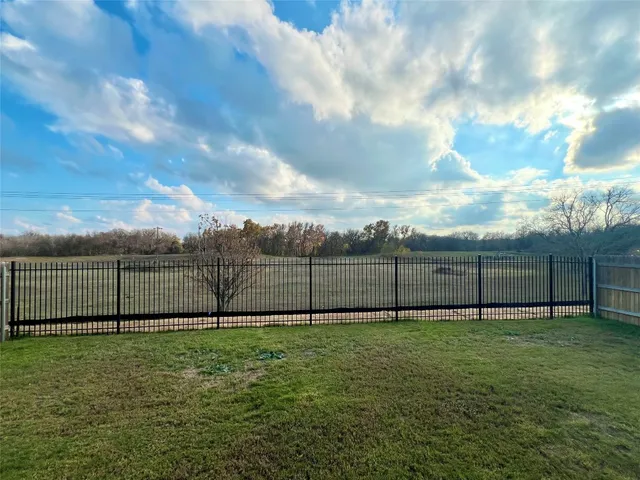 $2,300 | 611 Bluffview Drive, Bastrop, TX 78602