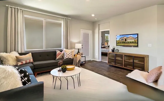 $2,300 | 611 Bluffview Drive, Bastrop, TX 78602