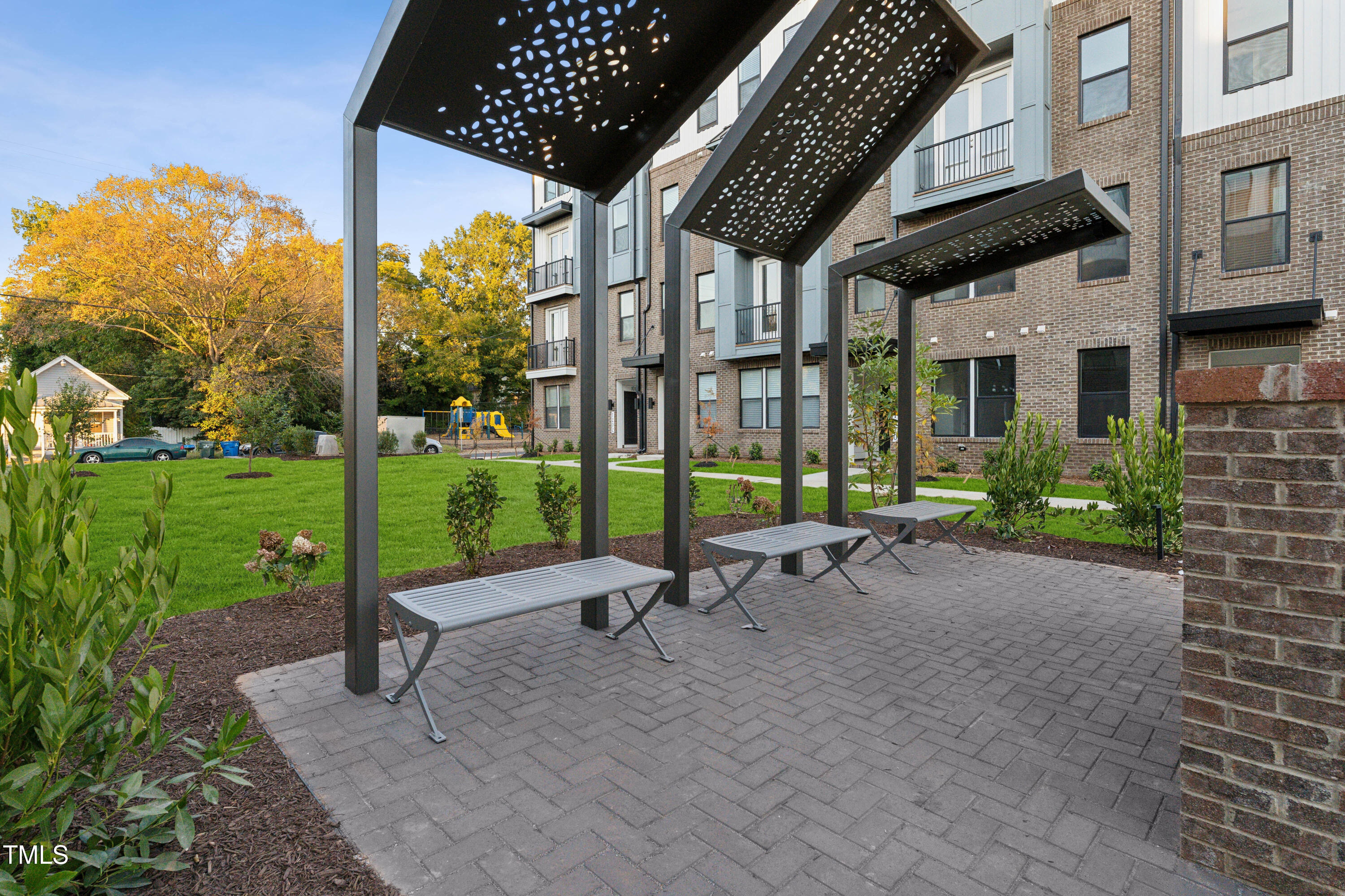1232 South Person Street, Unit 101 Raleigh, NC 27601 - Photo 26 of 28 a park with lots of green space