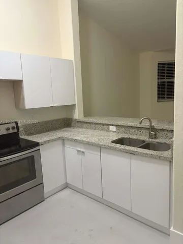 $2,000 | 1663 Southeast 27th Drive, Unit 207, Homestead, FL 33035