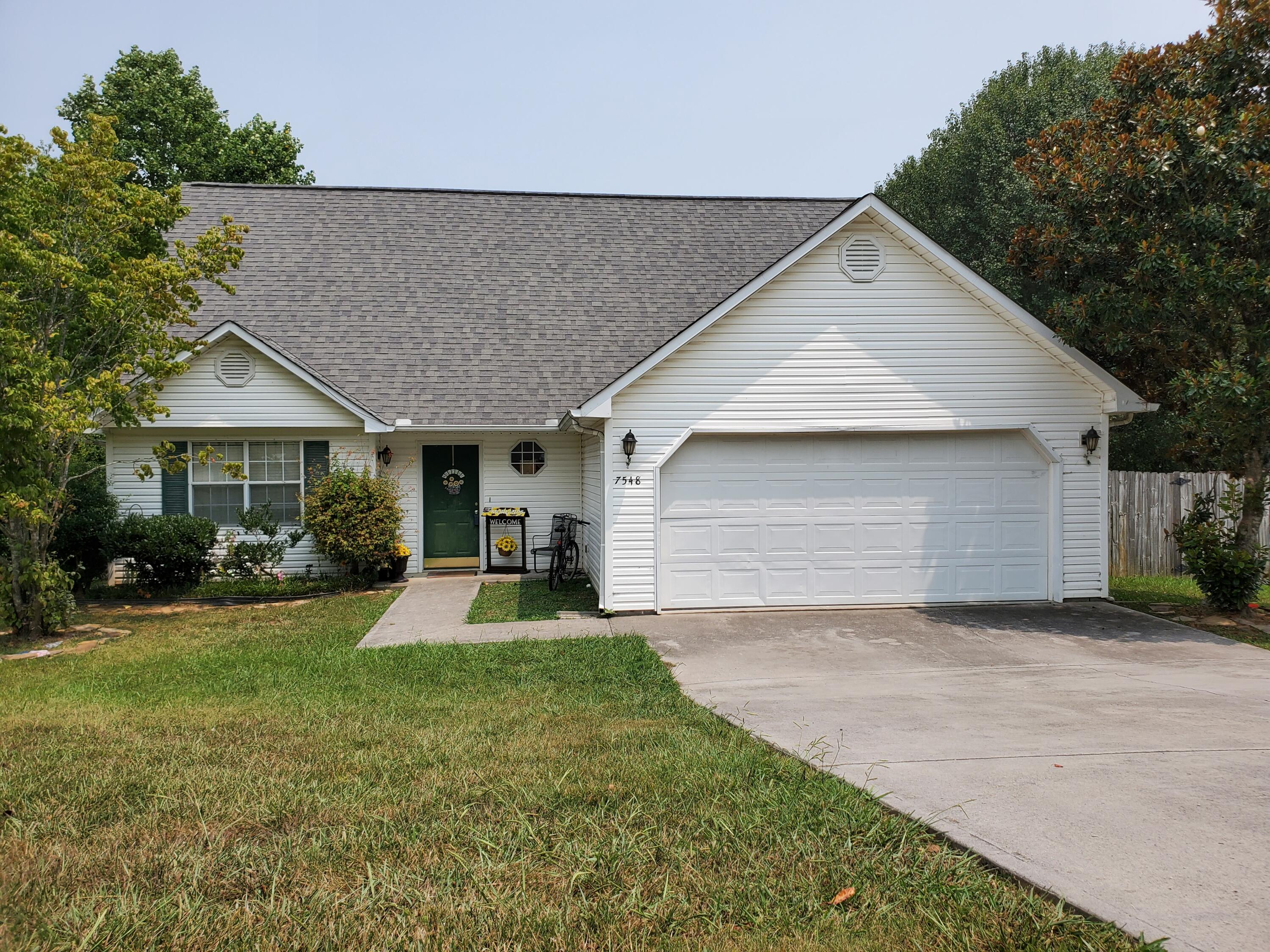 Welcome home to 7548 Applecross Rd