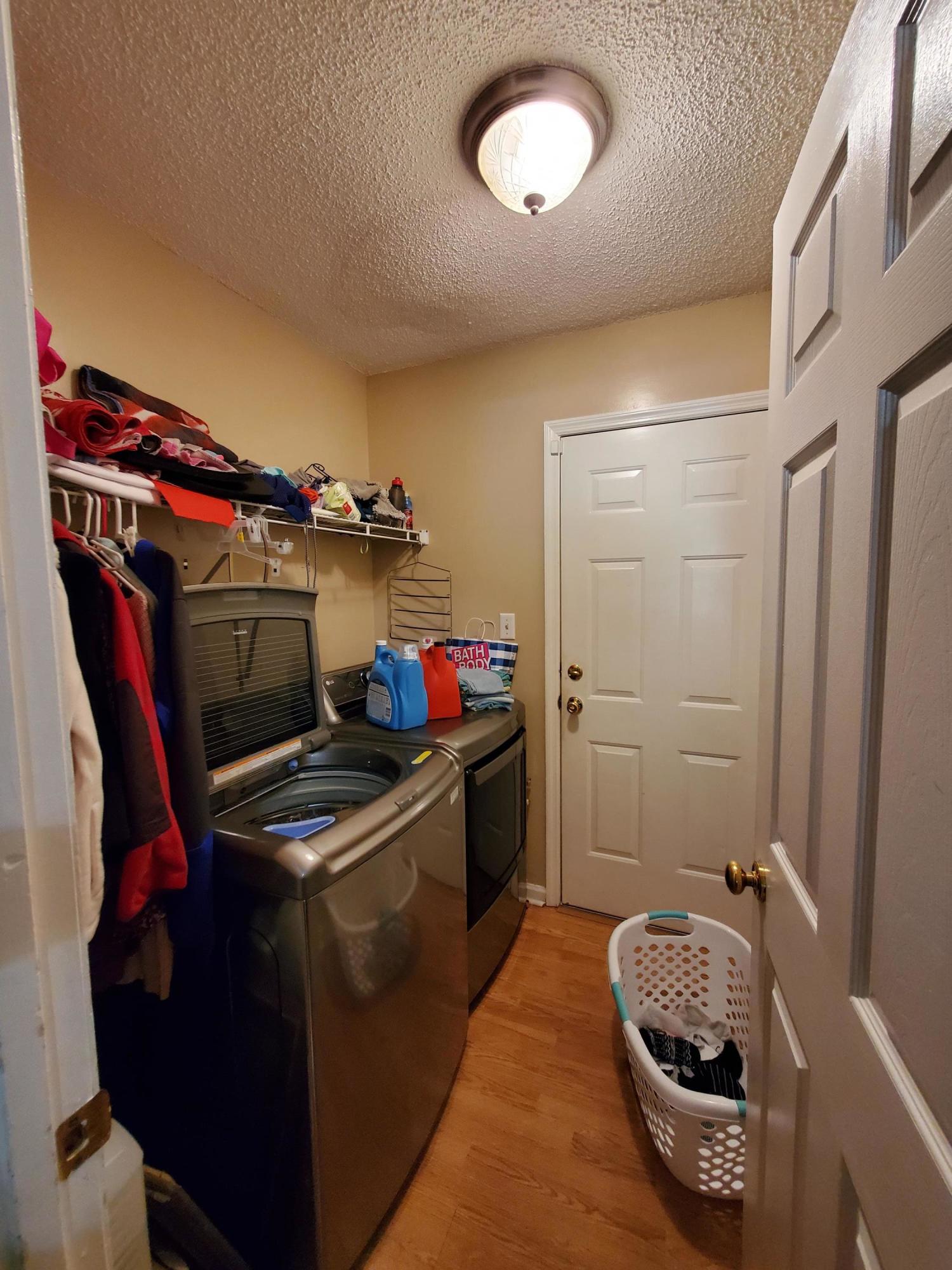 7548 Applecross Road Corryton, TN 37721 - Photo 21 of 26 Laundry mudroom on main level
