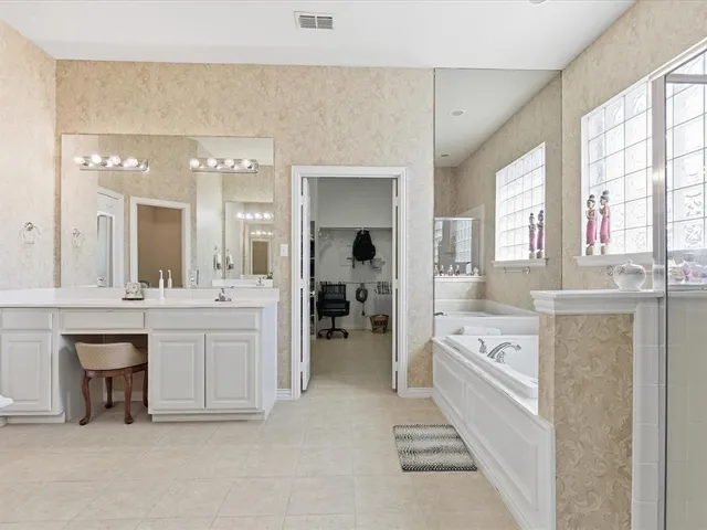 $650,000 | 433 Shady Oaks Drive, Murphy, TX 75094