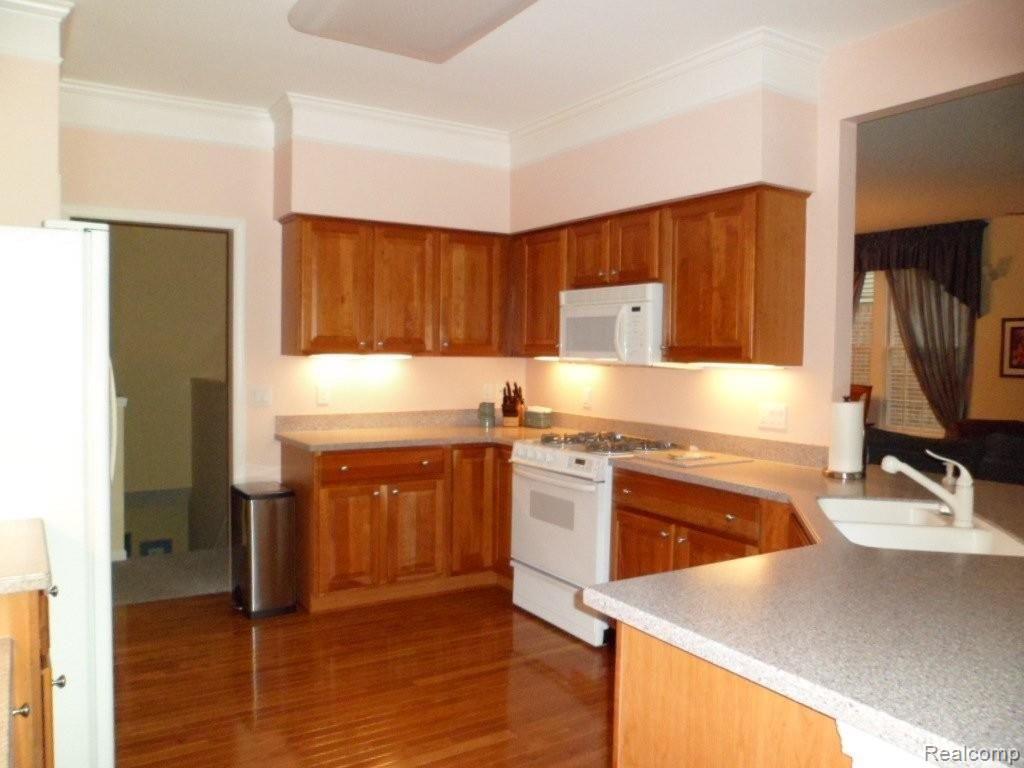 Kitchen w/Cherry Cider Cabinets 