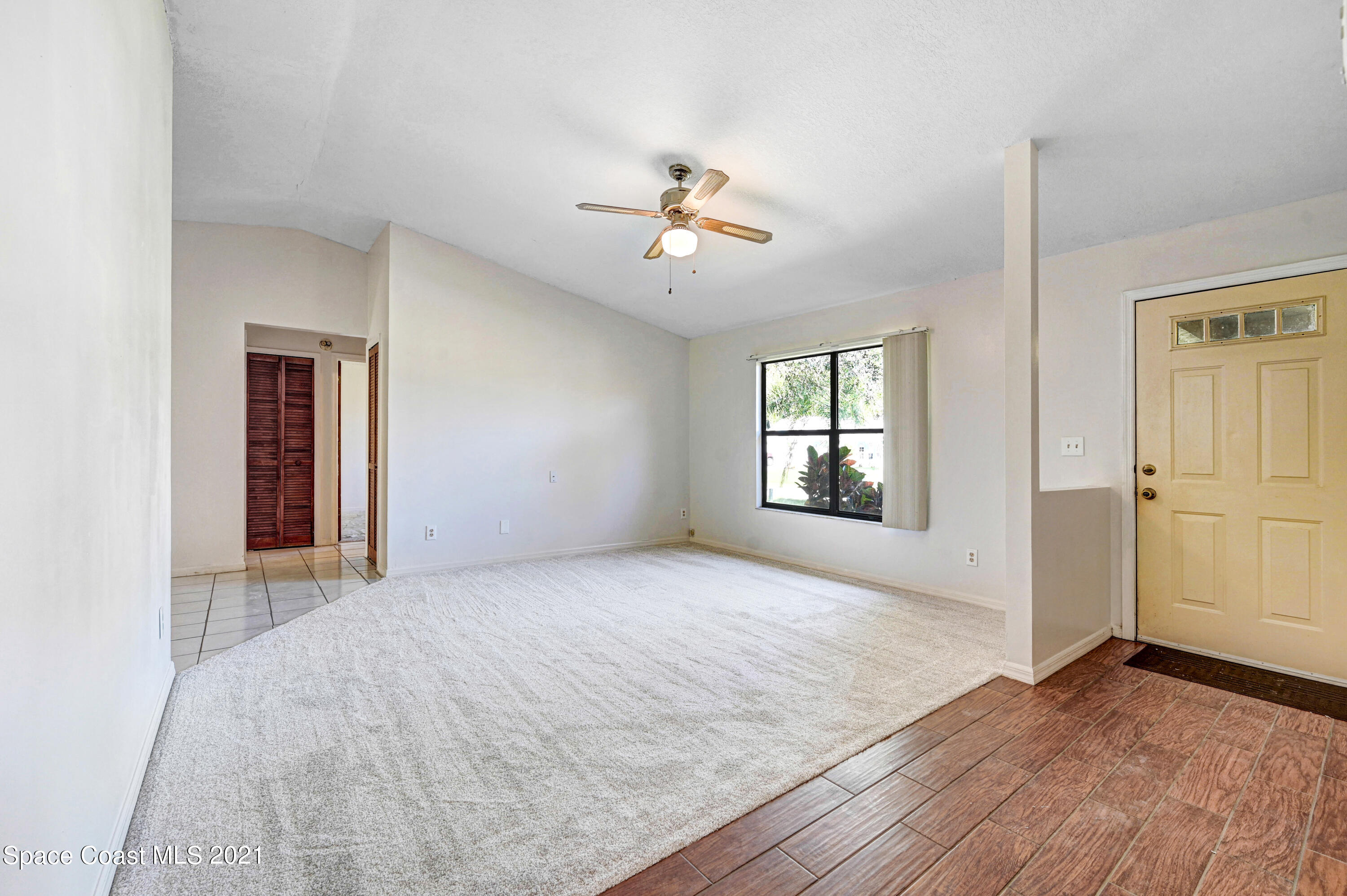 408 Stendal Road Northwest Palm Bay, FL 32907 - Photo 4 of 35 LR1
