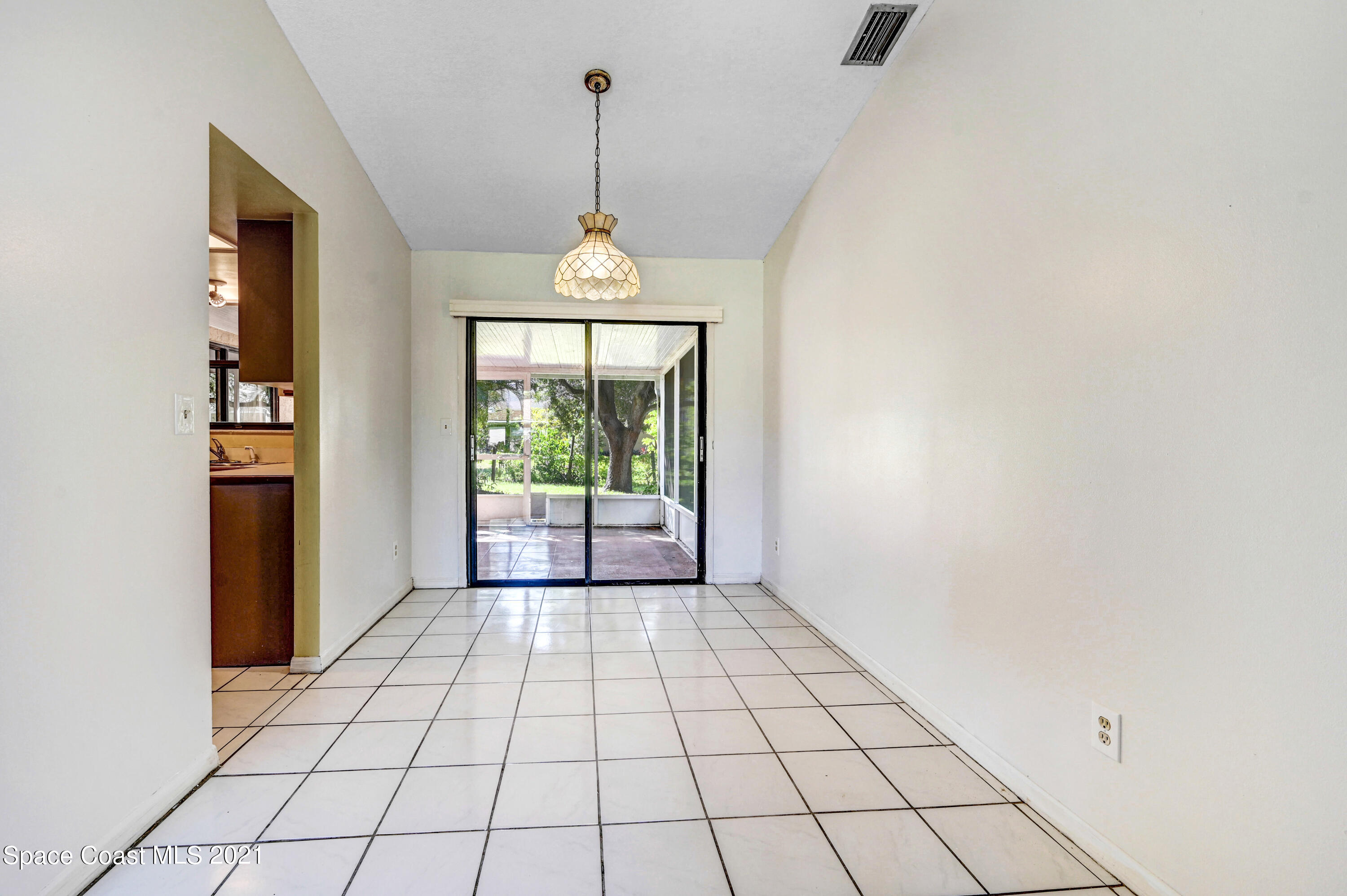 408 Stendal Road Northwest Palm Bay, FL 32907 - Photo 7 of 35 DSC_9365