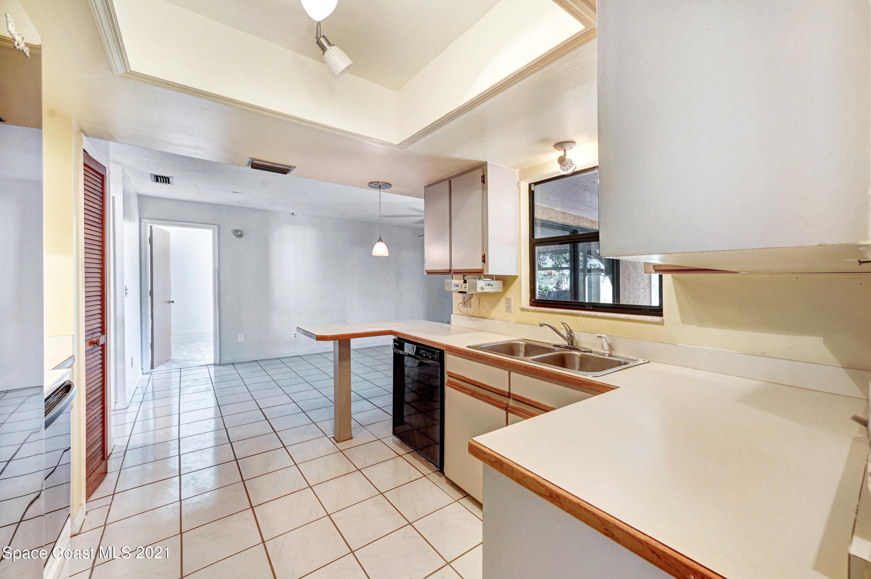 408 Stendal Road Northwest Palm Bay, FL 32907 - Photo 10 of 35 DSC_9377