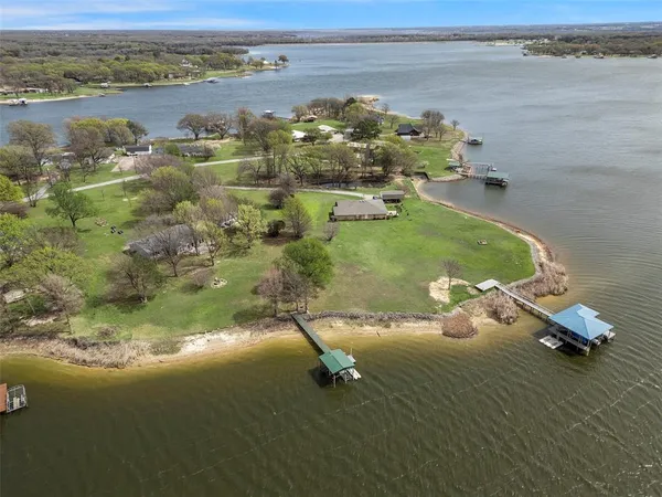 $729,900 | 2110 Beavers Point, Bonham, TX 75418