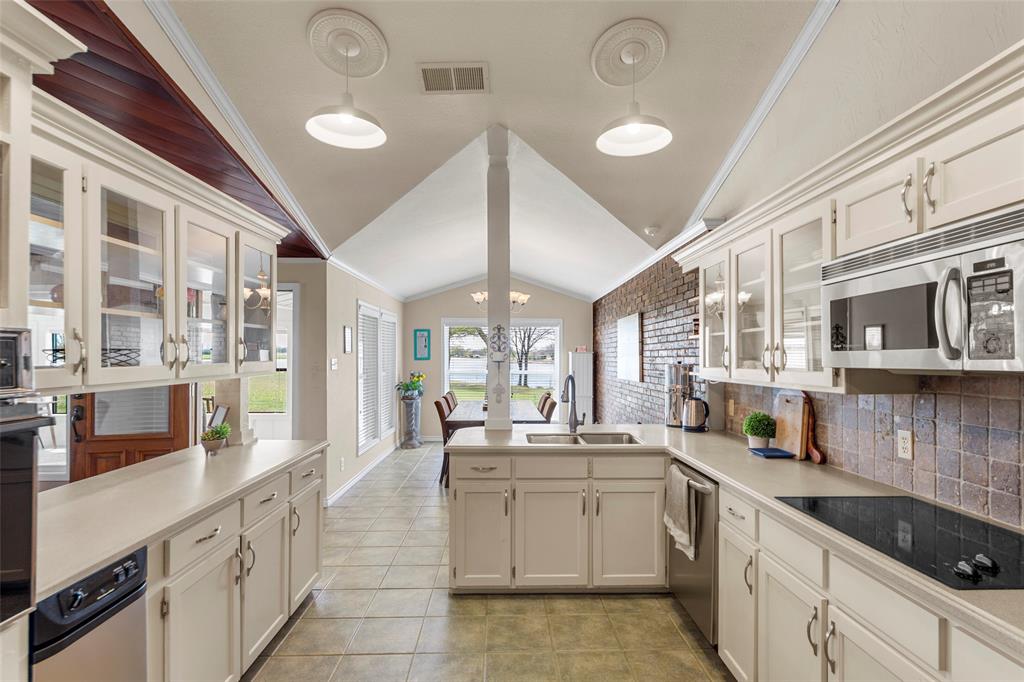 2110 Beavers Point Bonham, TX 75418 - Photo 11 of 40