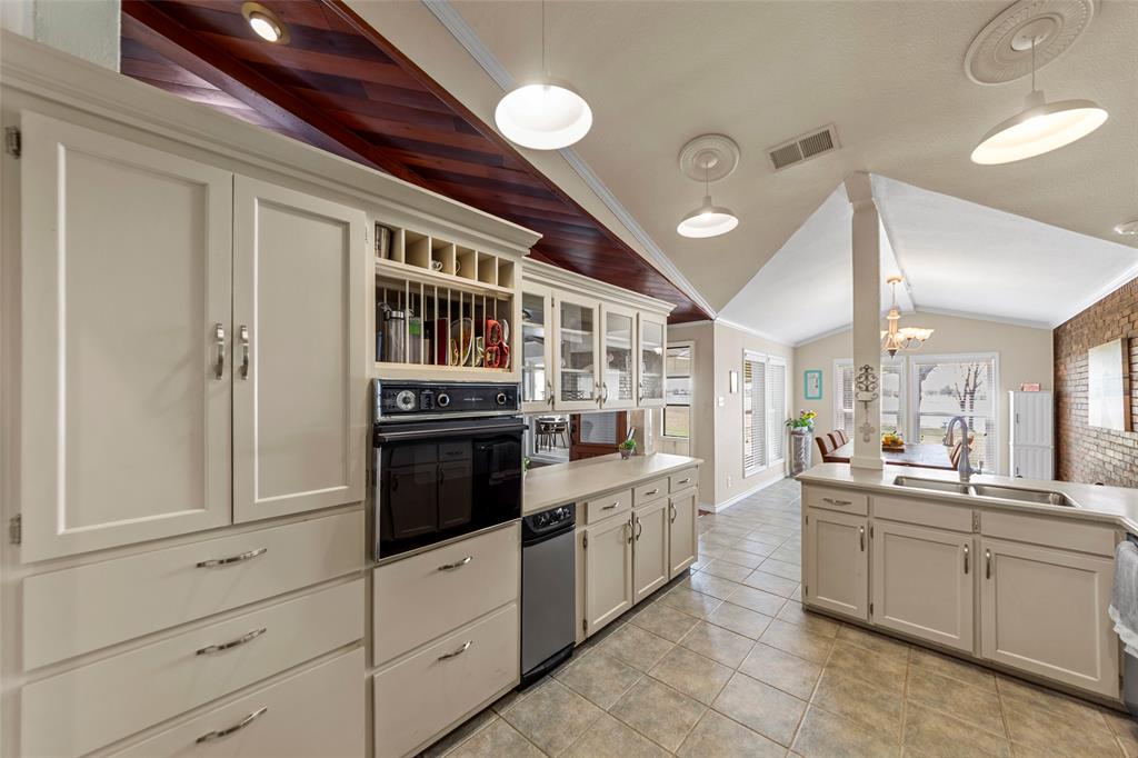 2110 Beavers Point Bonham, TX 75418 - Photo 15 of 40