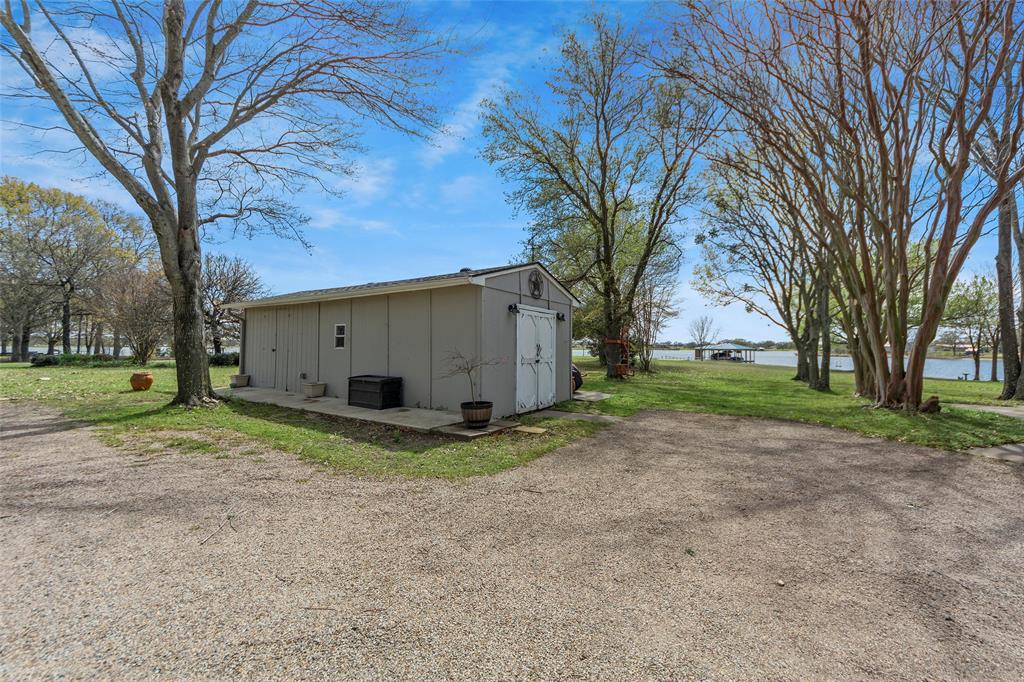 2110 Beavers Point Bonham, TX 75418 - Photo 34 of 40