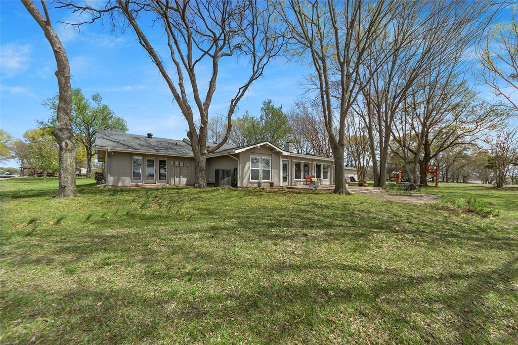 2110 Beavers Point Bonham, TX 75418 - Photo 37 of 40