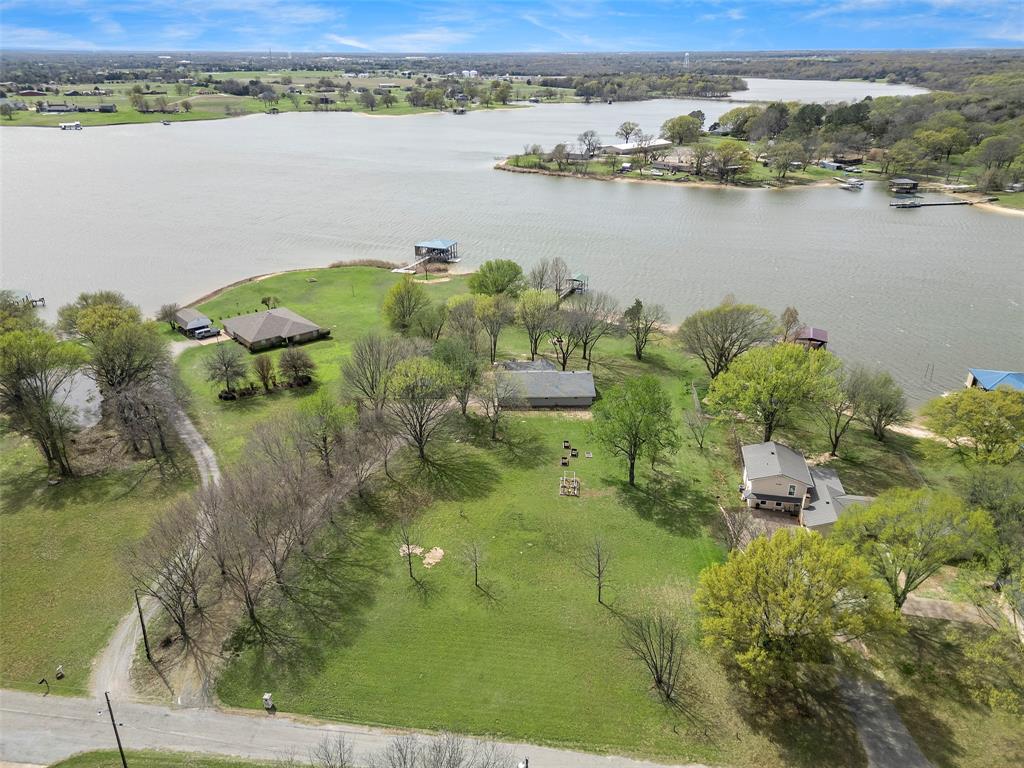 2110 Beavers Point Bonham, TX 75418 - Photo 4 of 40