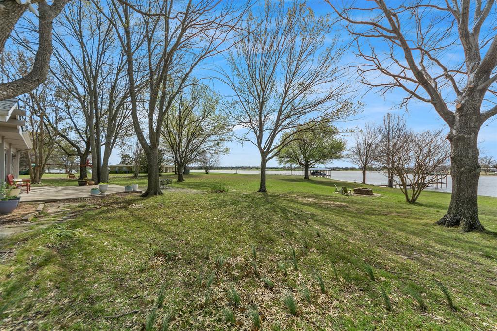 2110 Beavers Point Bonham, TX 75418 - Photo 10 of 40