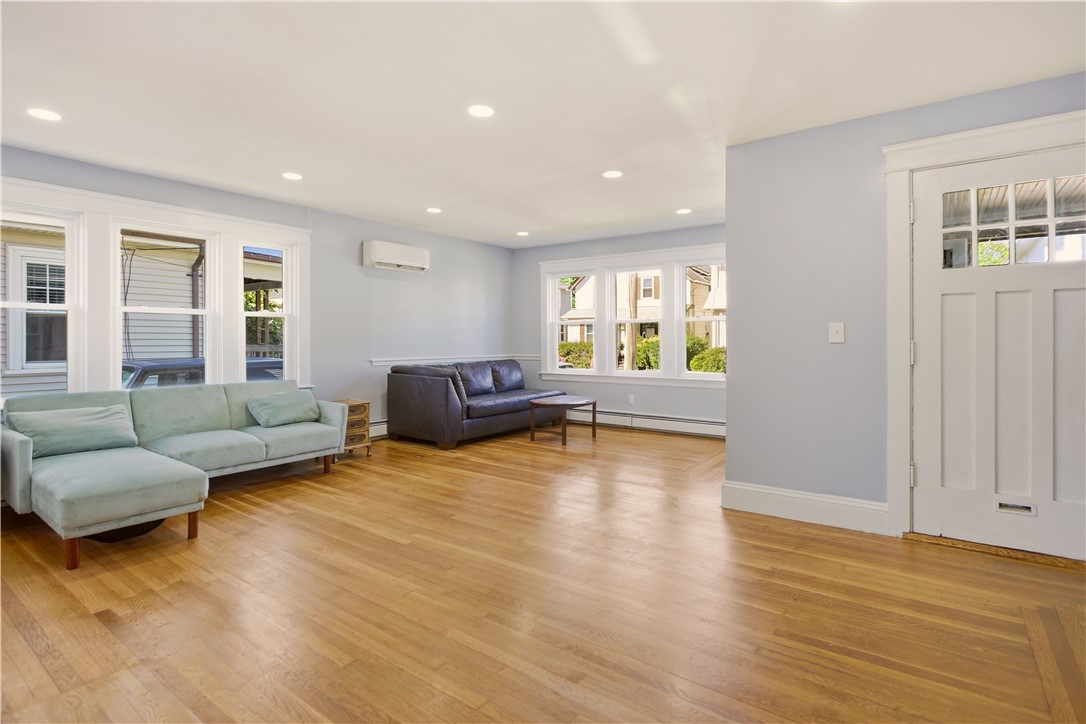 18 Harding Avenue Cranston, RI 02905 - Photo 6 of 33