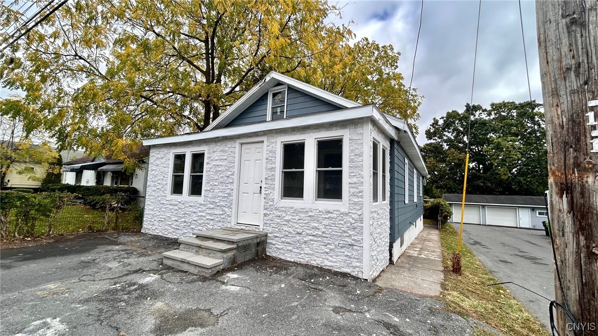 412 Buckley Road Salina, NY 13088 - Photo 1 of 1 Gallery Image 1
