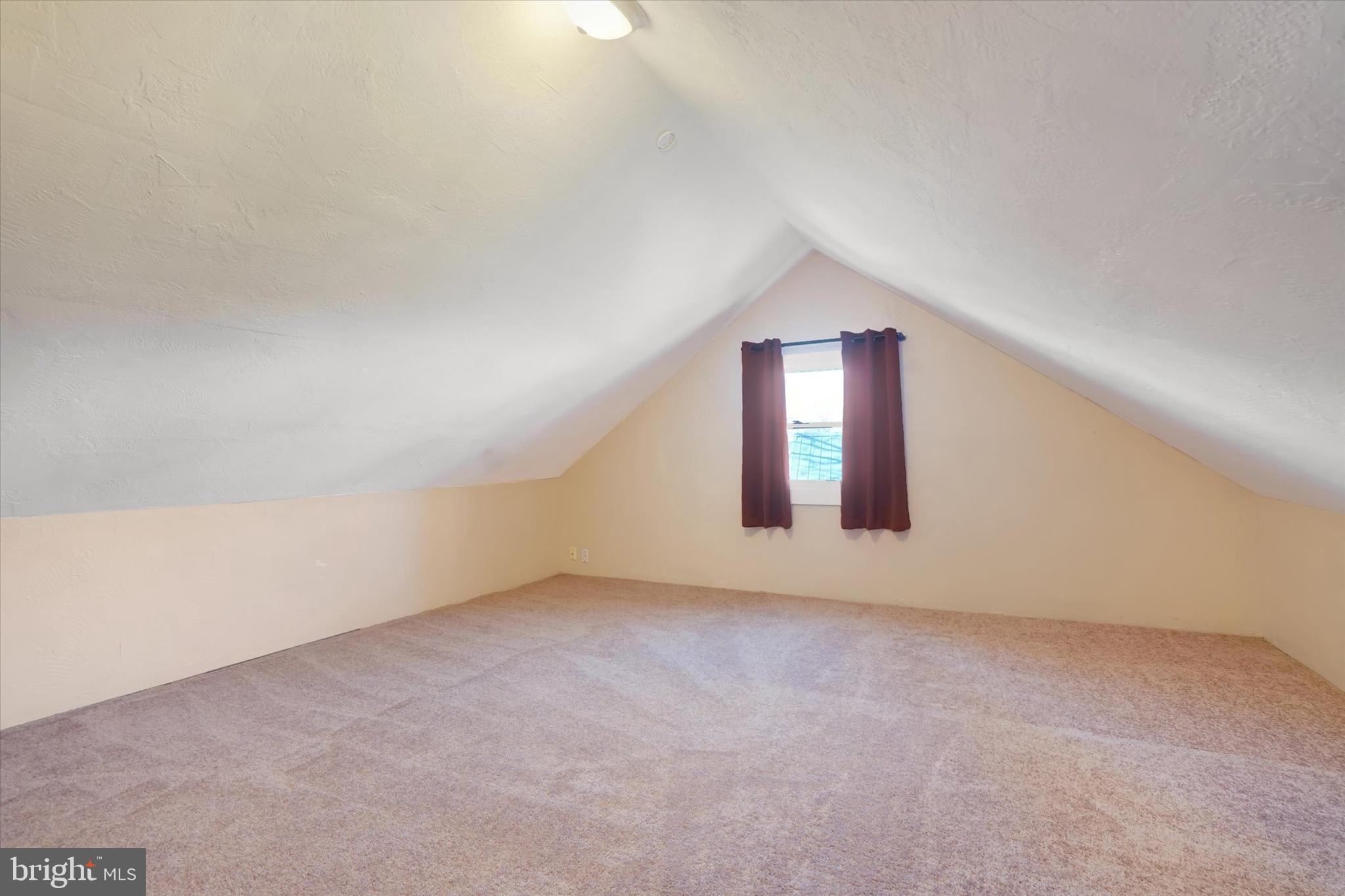 6983 Lake Road York, PA 17403 - Photo 18 of 28 an empty room with window
