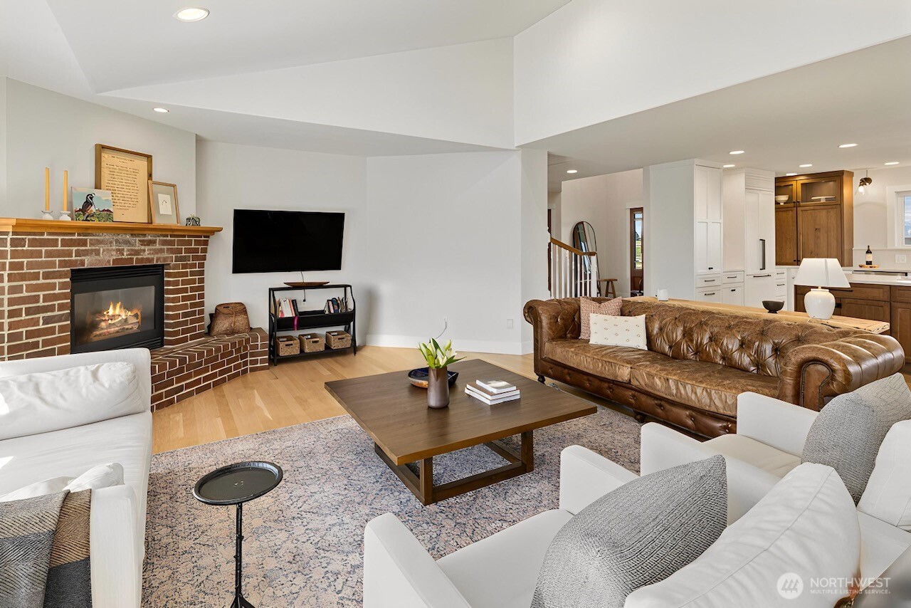 3920 Weaver Road Ellensburg, WA 98926 - Photo 14 of 40 a living room with fireplace furniture and a flat screen tv