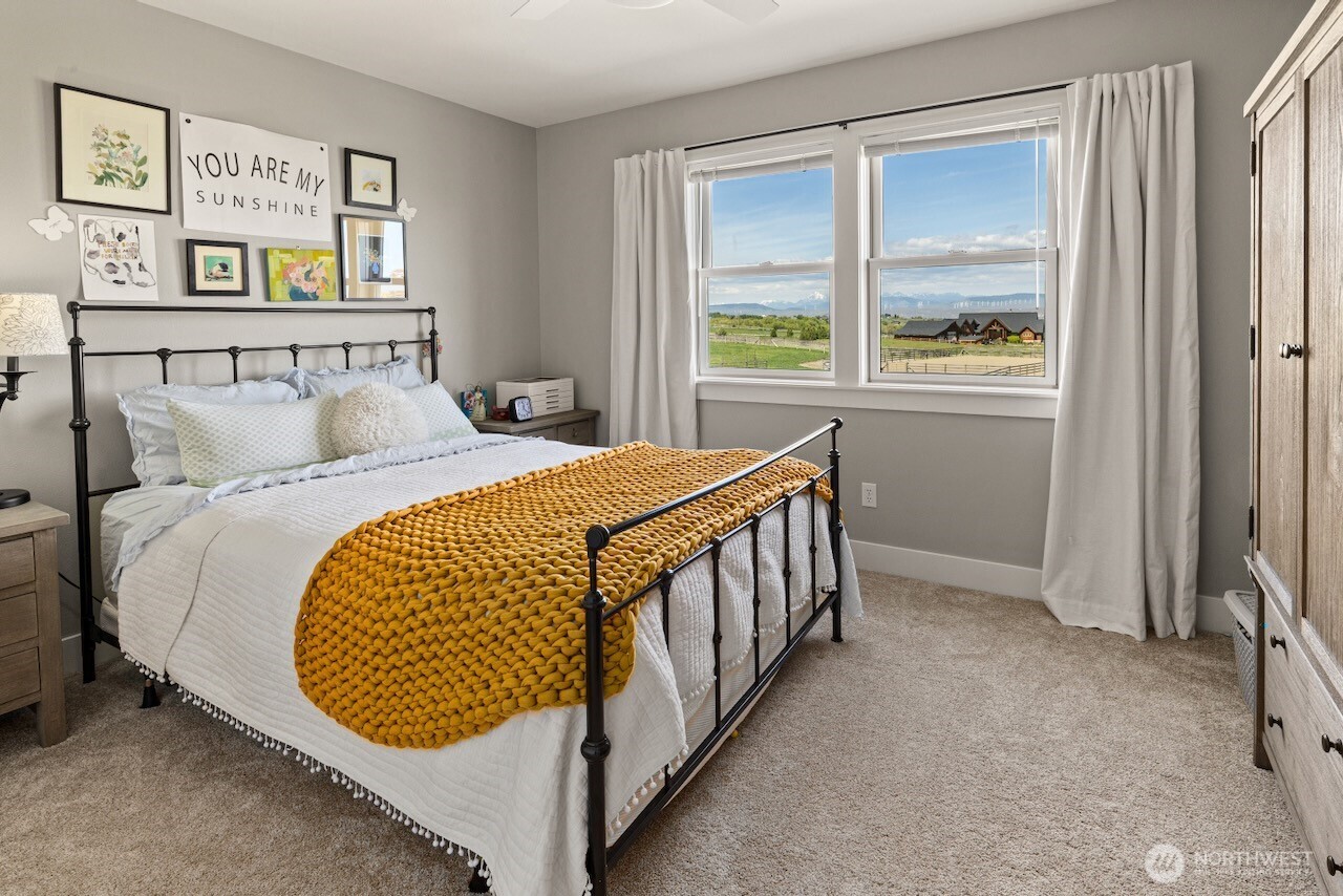 3920 Weaver Road Ellensburg, WA 98926 - Photo 24 of 40 a bed sitting in a bedroom next to a window