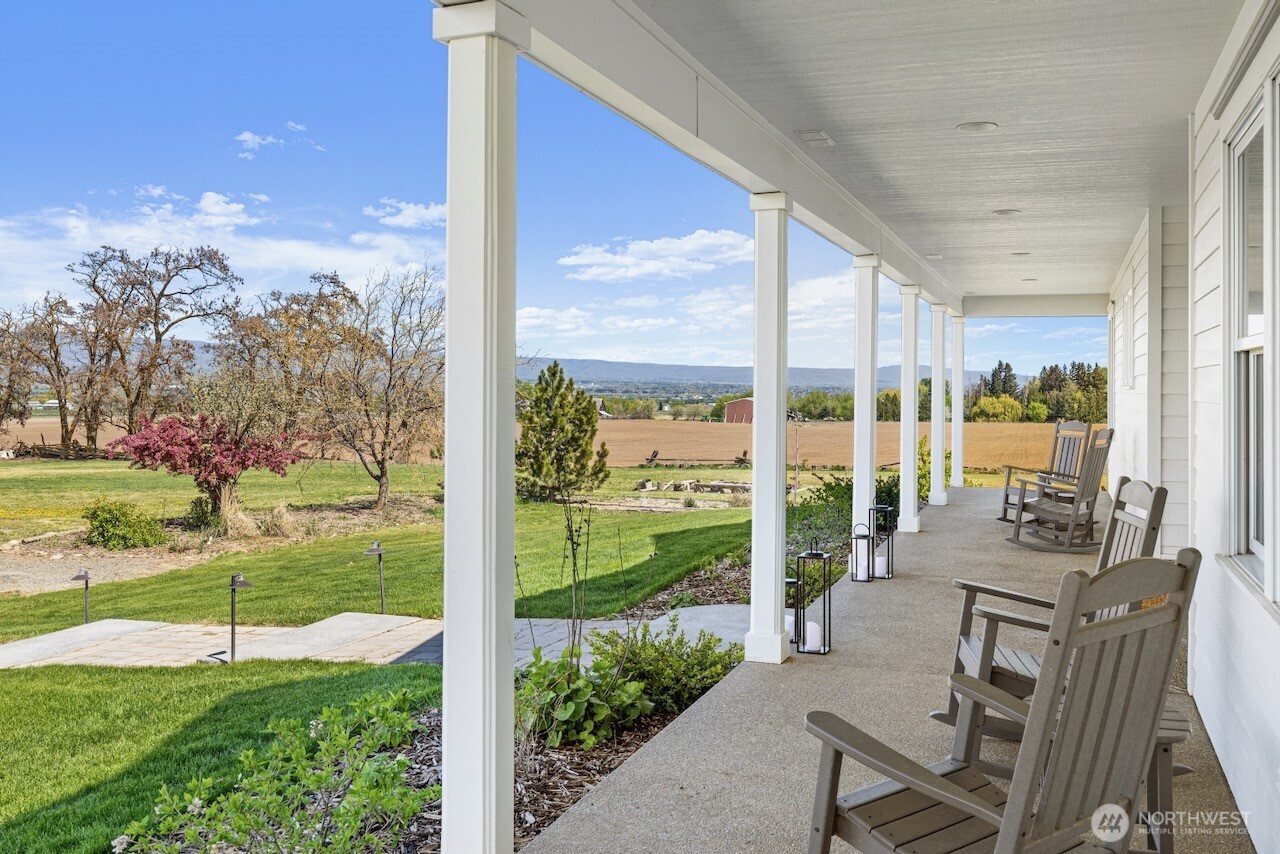 3920 Weaver Road Ellensburg, WA 98926 - Photo 3 of 40 a view of a porch and garden