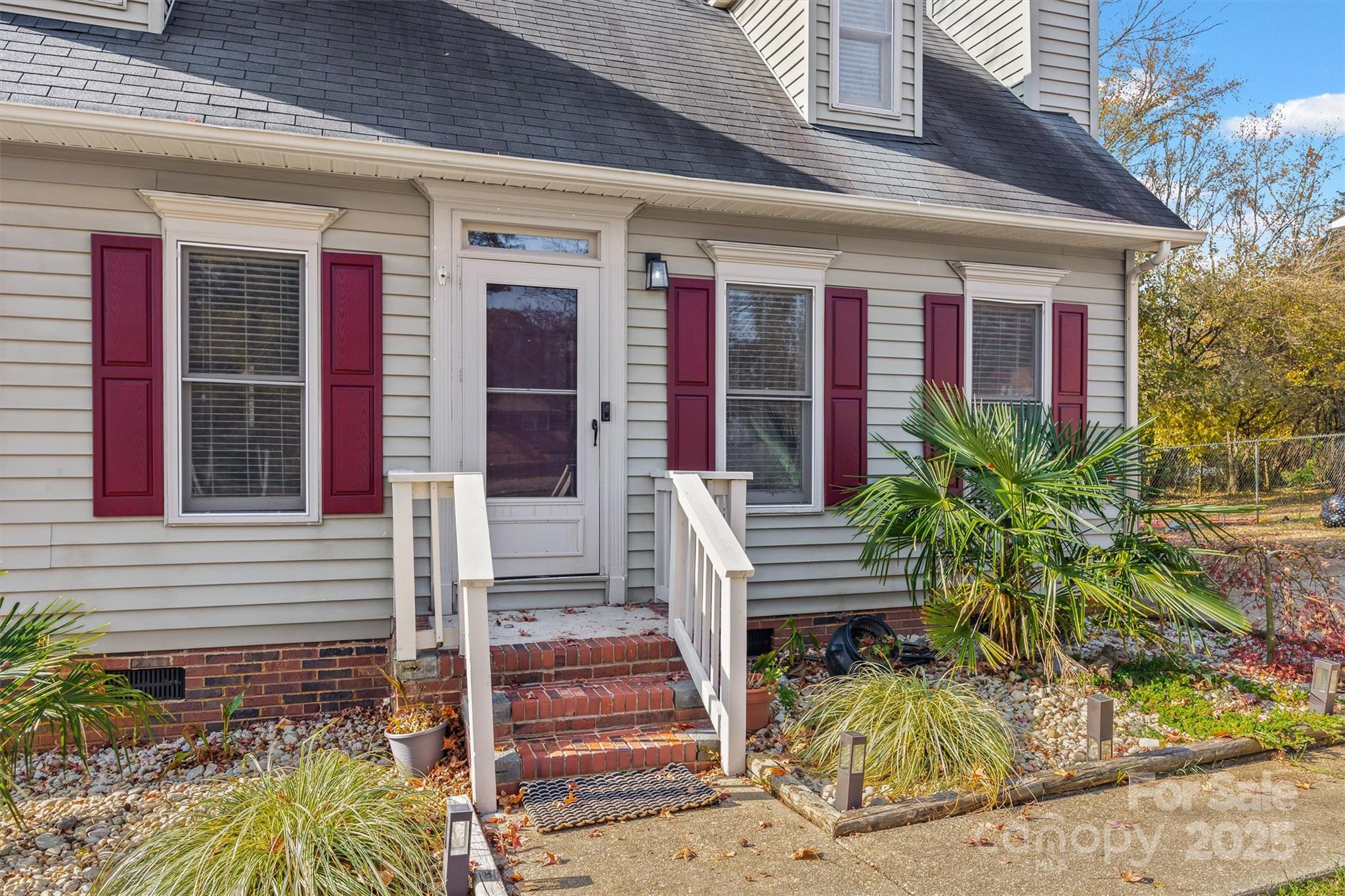521 Rabun Circle Rock Hill, SC 29730 - Photo 3 of 28 front view of a house with a small yard
