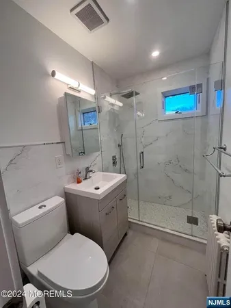 $3,100 | 96 Paterson Avenue, Unit 1, Midland Park, NJ 07432