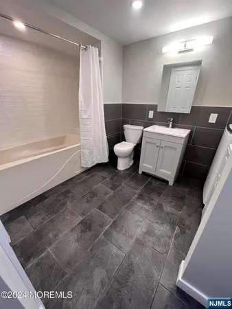 $3,100 | 96 Paterson Avenue, Unit 1, Midland Park, NJ 07432