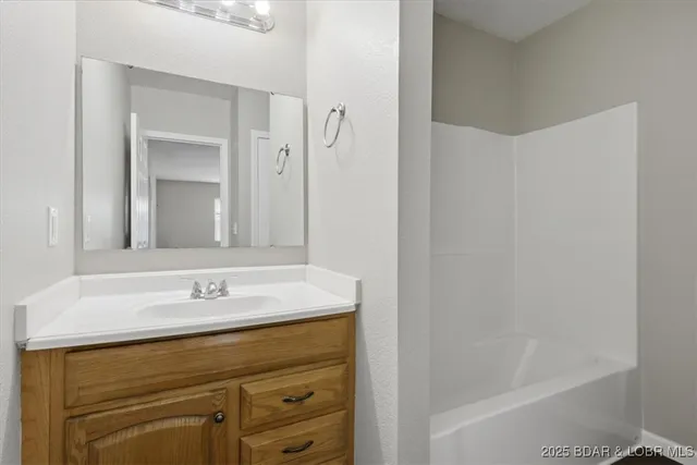 $289,000 | 208 Bunker Road, Eldon, MO 65026