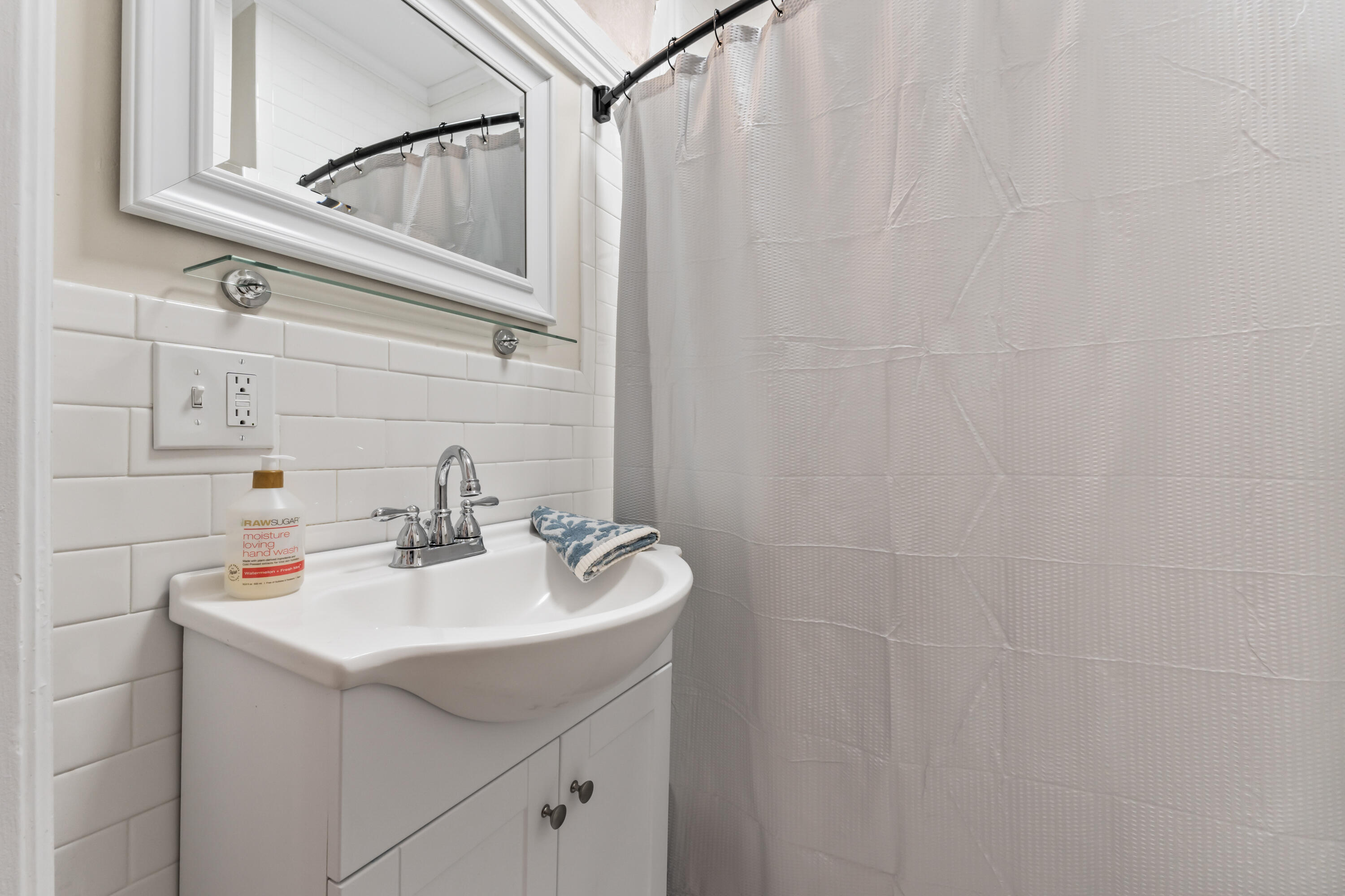 773 Congress Street, Unit 3 Portland, ME 04102 - Photo 10 of 13 first floor full bath