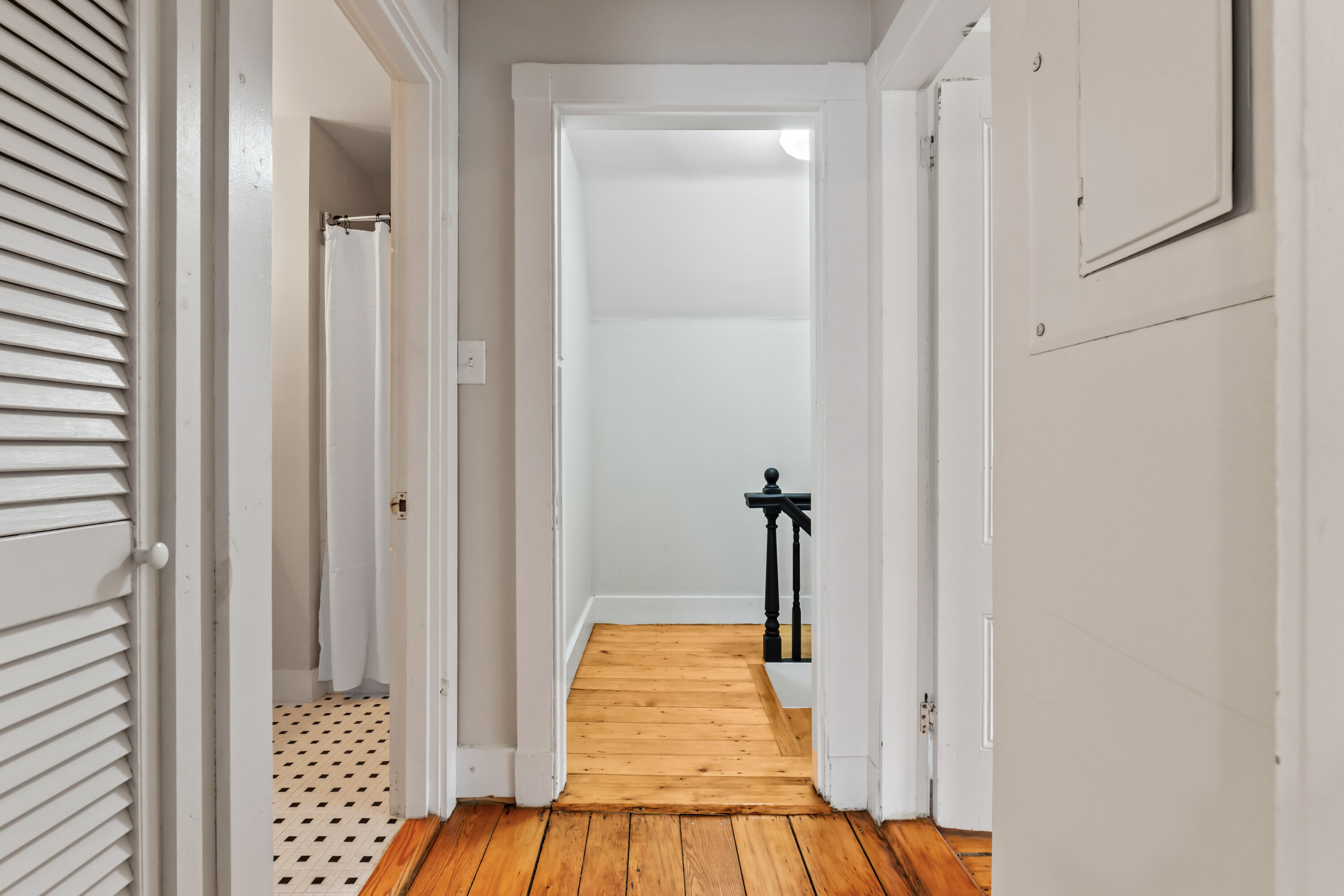 773 Congress Street, Unit 3 Portland, ME 04102 - Photo 11 of 13 upstairs hallway