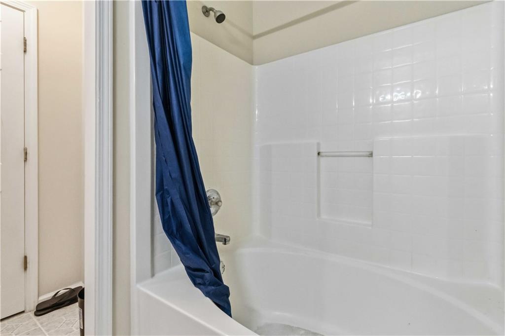 6031 Grovegate Lane Tucker, GA 30084 - Photo 16 of 26 a bathroom with a bathtub