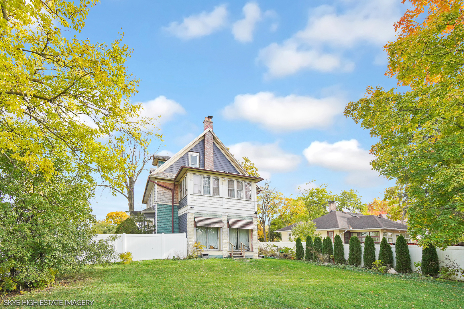 2163 Chestnut Road Homewood, IL 60430 - Photo 27 of 31 a front view of a house with a garden
